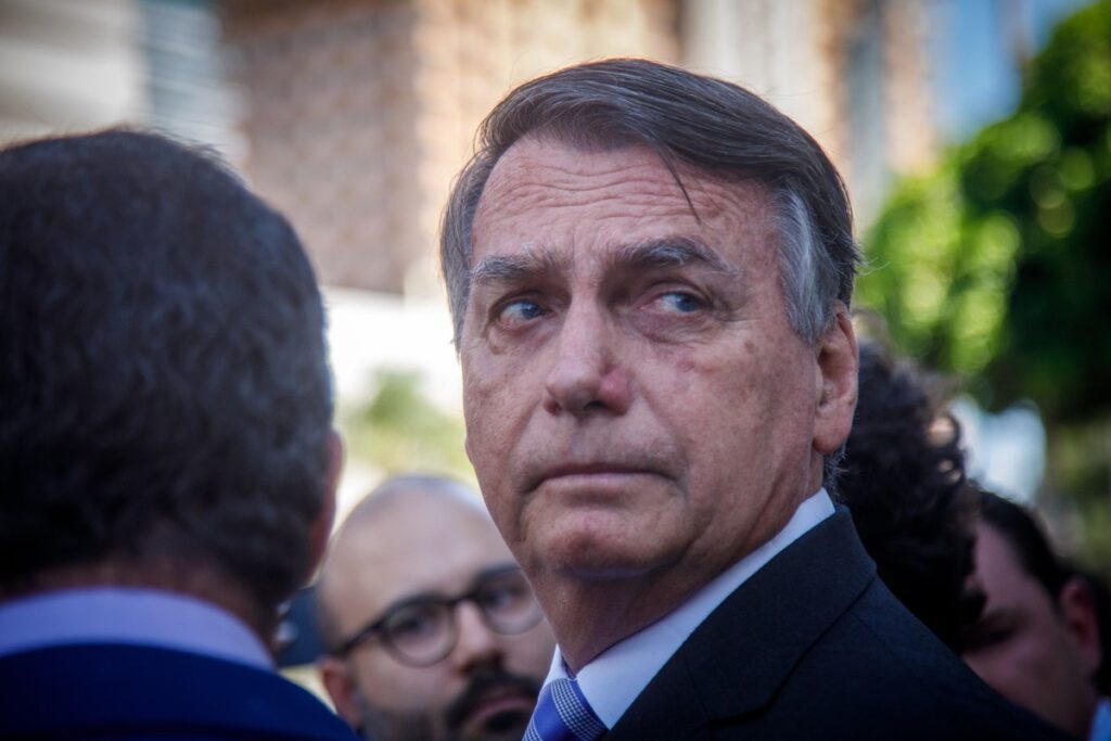 O que fazia Bolsonaro quando foi indiciado pela PF na trama golpista