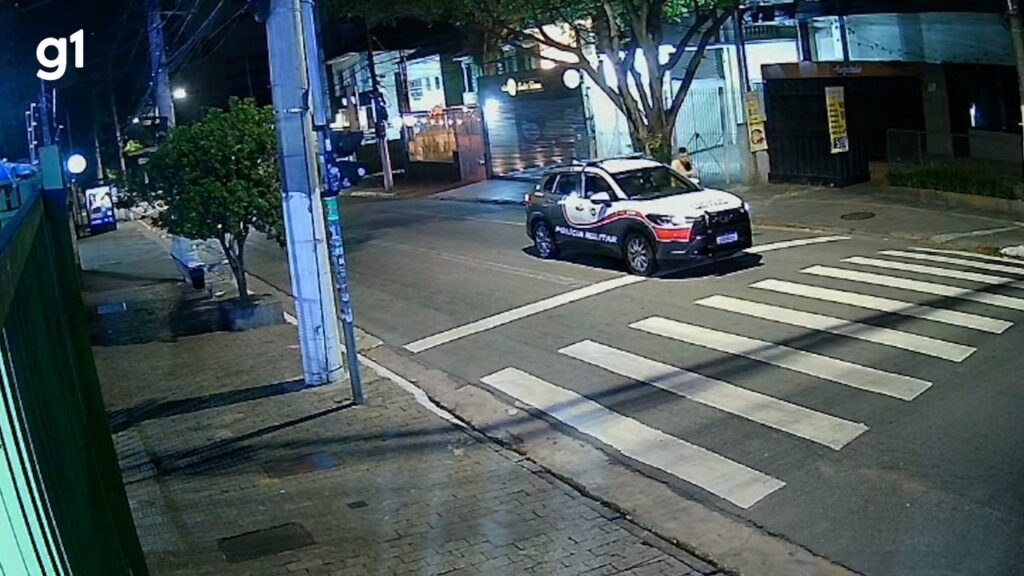 Novos vídeos mostram estudante em hotel e depois fugindo da PM ao bater no retrovisor da viatura | São Paulo