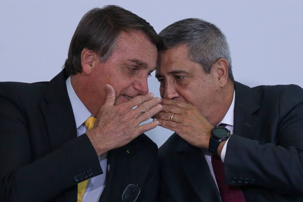 Braga Netto se amarrou a Jair Bolsonaro pelo tornozelo – 27/11/2024 – Bruno Boghossian