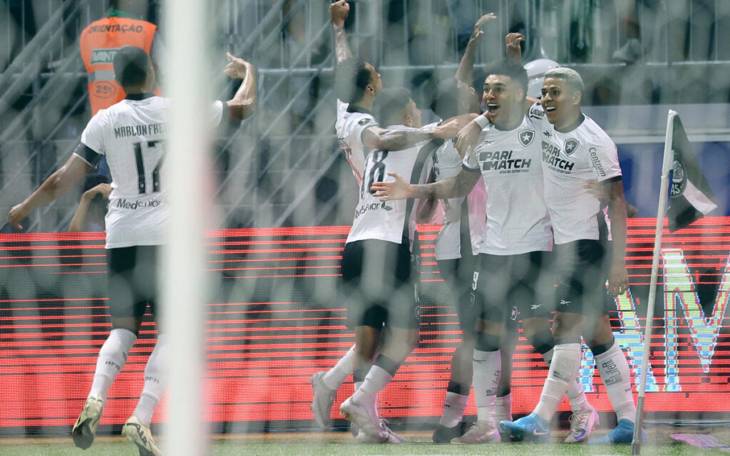 Botafogo reencontra Palmeiras e aposta em retrospecto recente por título brasileiro | Botafogo