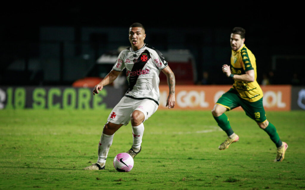 Volante do Vasco, Mateus Carvalho desperta interesse de clubes estrangeiros | Vasco