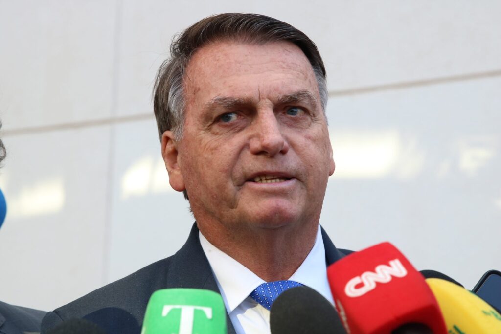 Bolsonaro nega saber de plano para matar Lula e diz temer prisão