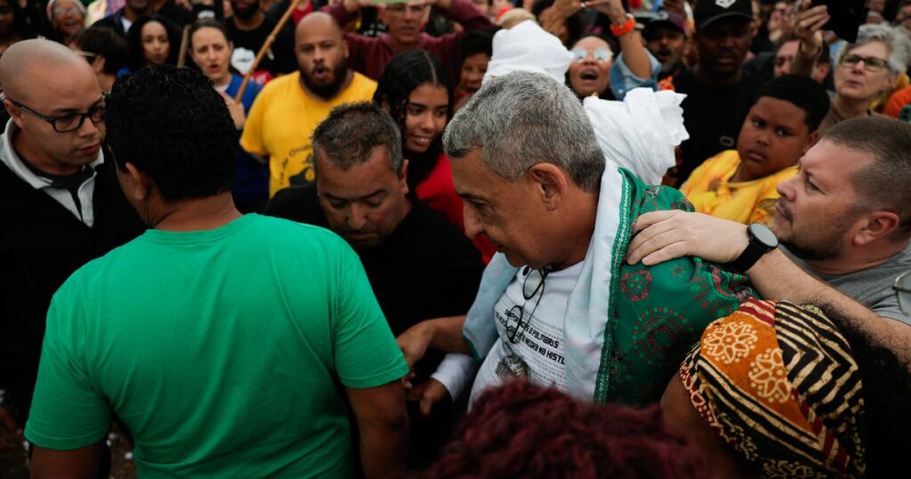 Sob vaias e ofensas, Melo deixa inauguração da estátua de Zumbi dos Palmares sem discursar