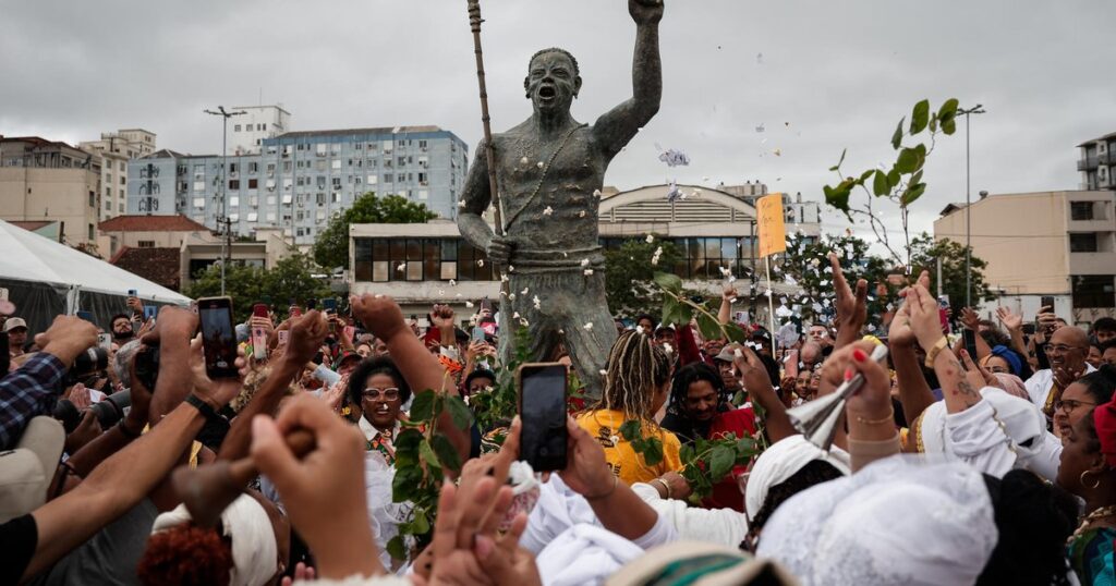 No dia da Consciência Negra, estátua em homenagem a Zumbi dos Palmares é inaugurada em Porto Alegre