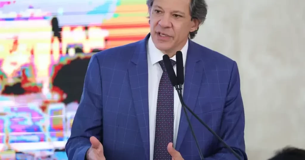 Minuta de corte de gastos será debatida na segunda-feira com Lula, diz Haddad