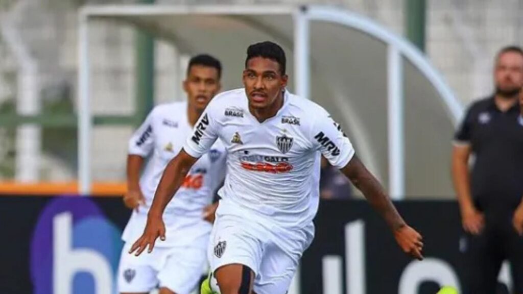 Paraná Clube contrata lateral-esquerdo Kevin, ex-Atlético-MG