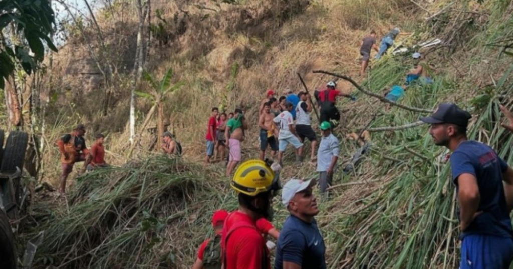 Acidente grave com ônibus deixa 23 mortos em Alagoas; uma das vítimas estava grávida