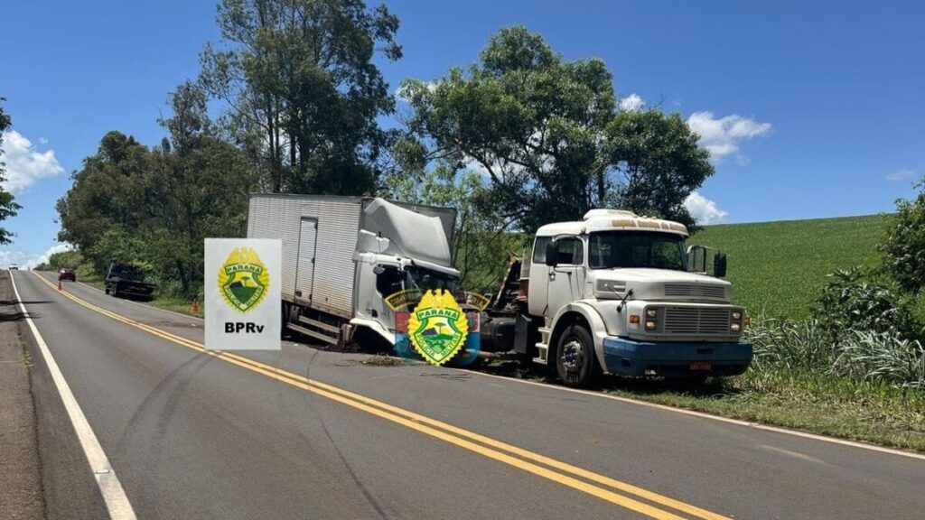 Caminhoneiro morre após bater veículo contra árvore no norte do PR