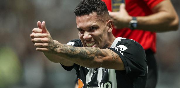 Negociação de Paulinho avança com liberação médica de Palmeiras e Galo