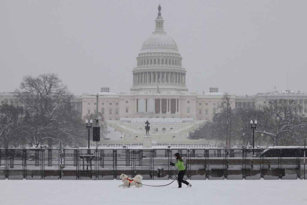 EUA: neve cancela mais de 500 voos em Washington; 3 morrem – 06/01/2025 – Mundo