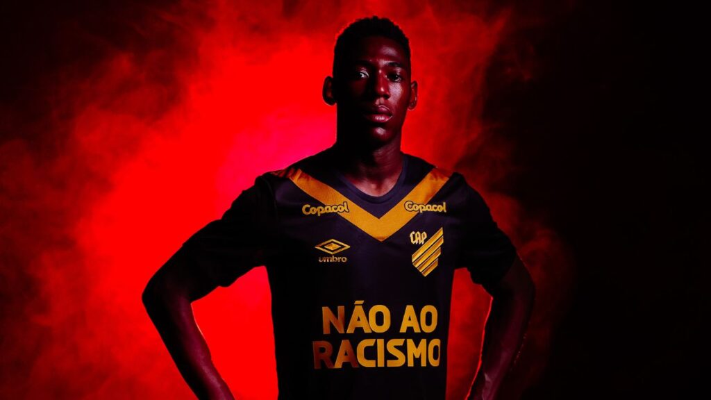 Athletico lança vídeo contra racismo e vai jogar de preto diante do Cianorte