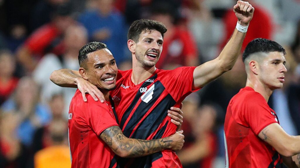 Artilheiro do Athletico, Di Yorio tem propostas para deixar o Brasil