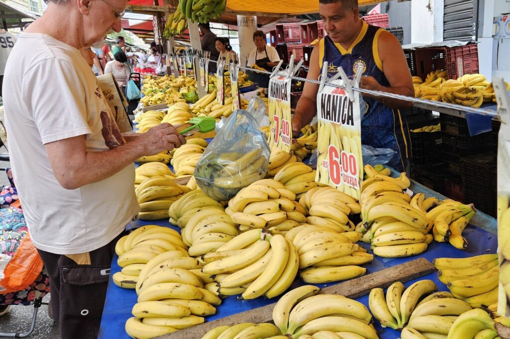 Banana por quilo ou por penca? O que vale mais a pena? – 17/02/2025 – Mercado