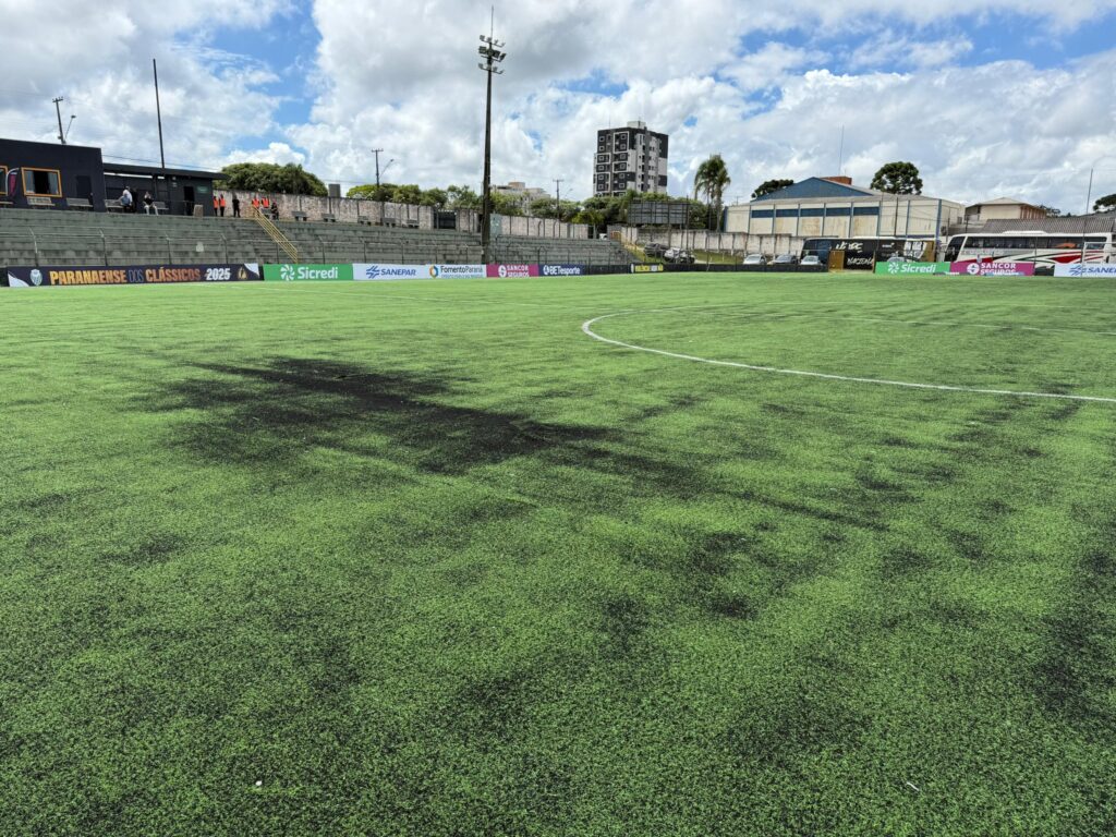 Cianorte dispara contra gramado de estádio