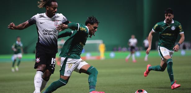 Hugo Souza garante empate ao Corinthians contra Palmeiras sem centroavante