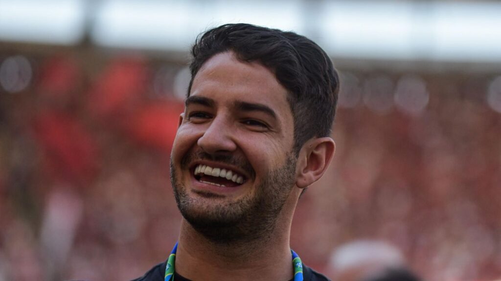 Paraná Clube recebe apoio de Alexandre Pato após rebaixamento