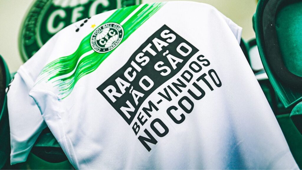 Coritiba abre leilão de camisas de ação antirracista; saiba como participar