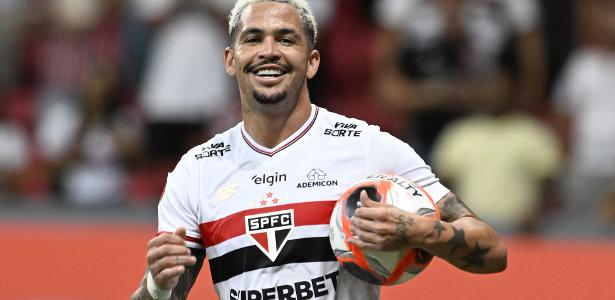 Record evita concorrer com Corinthians na Globo e testa novo horário com SP